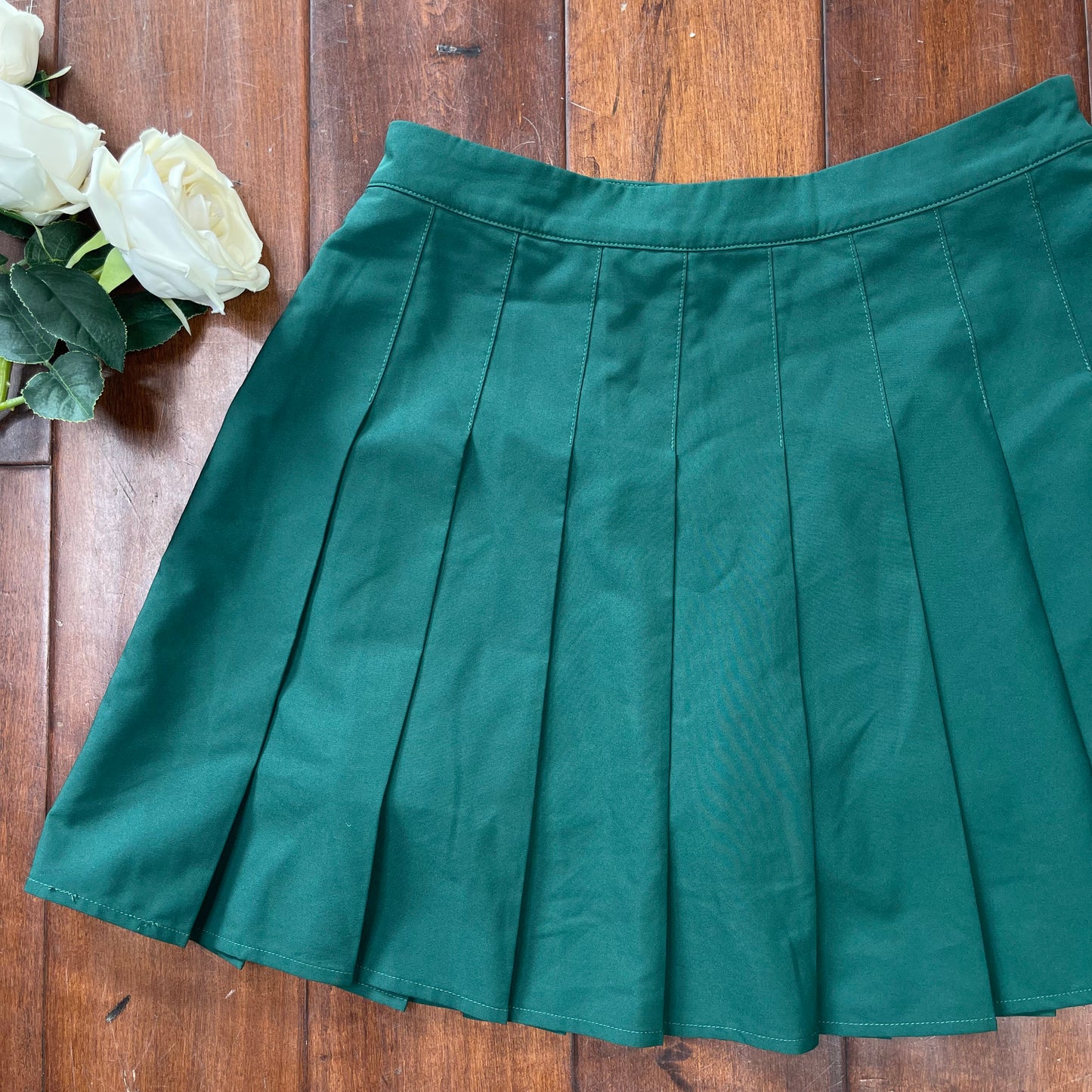 THRIFTED FOREST GREEN PLEATED SKORT