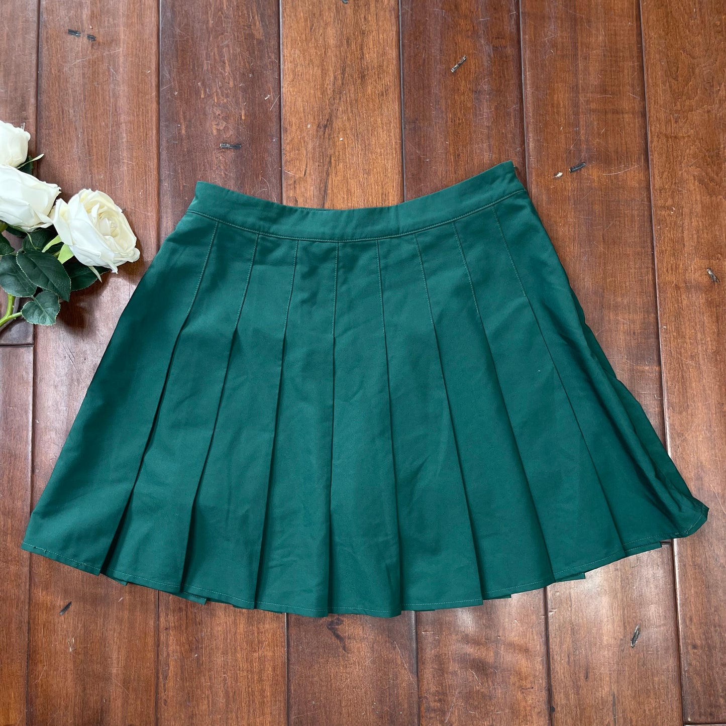 THRIFTED FOREST GREEN PLEATED SKORT
