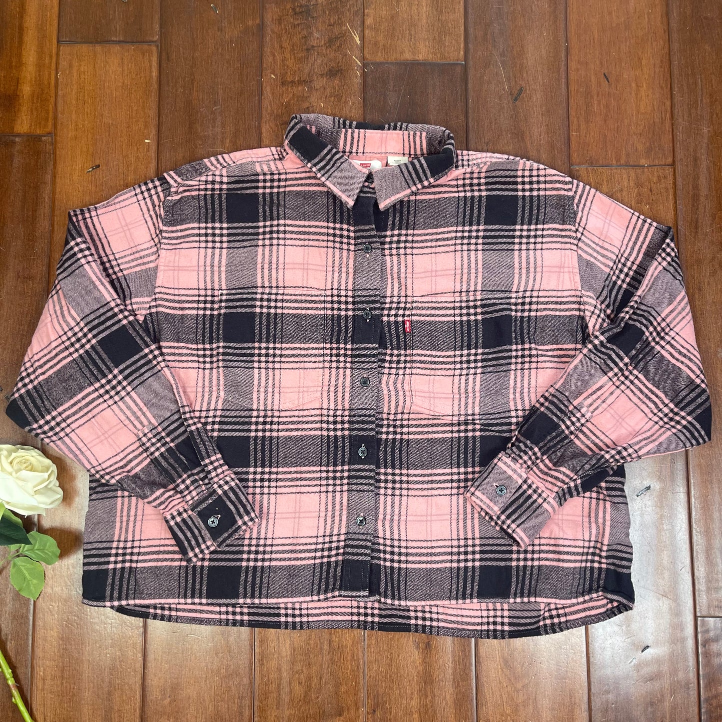 THRIFTED LEVIS BOXED FLANNEL BUTTON-UP