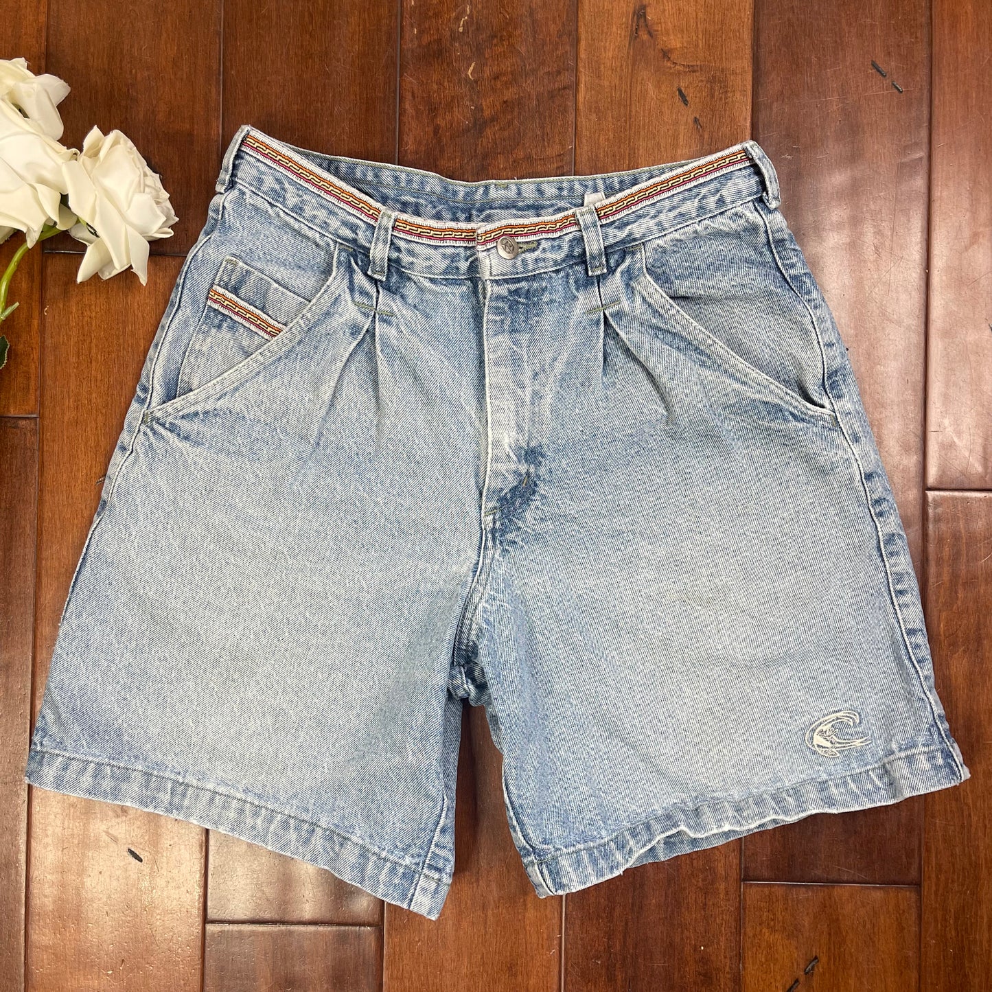 VINTAGE EMBROIDERED HIGH-WAISTED JEAN SHORTS